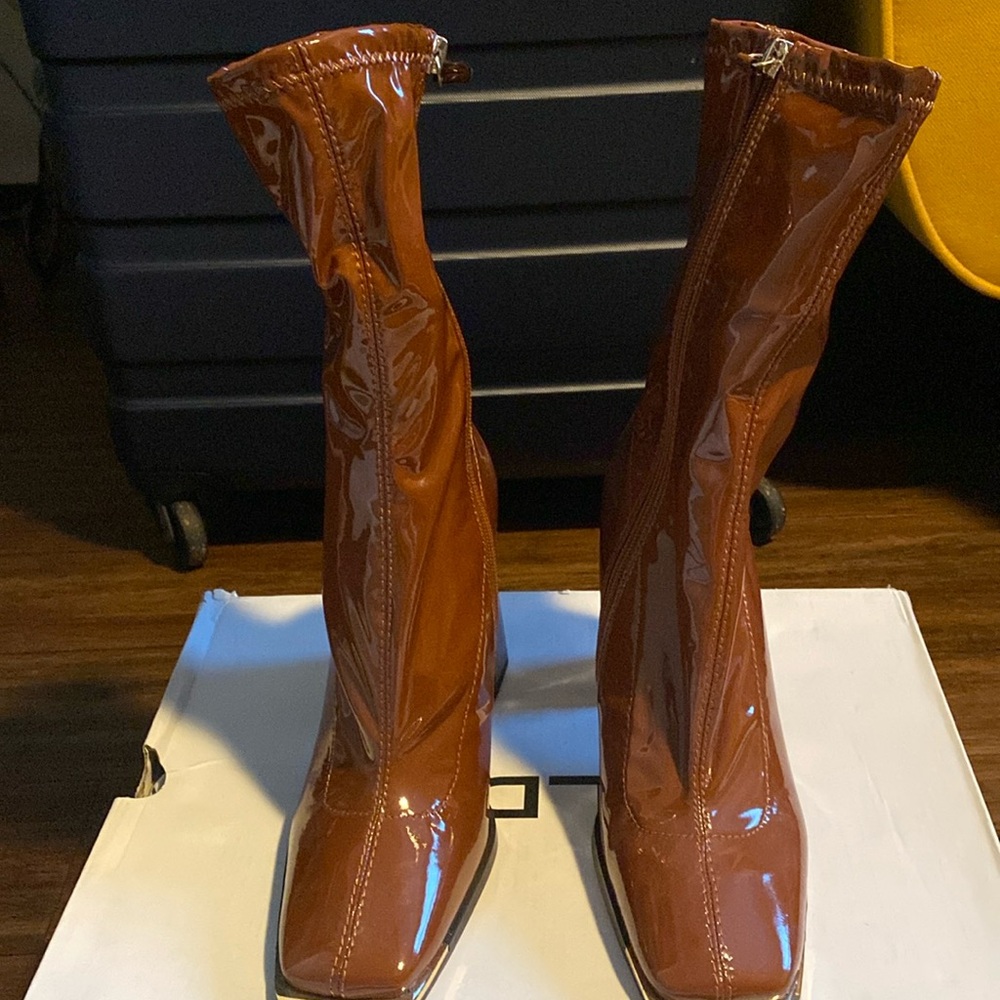 Women’s shoes.Color Brown.Size 8